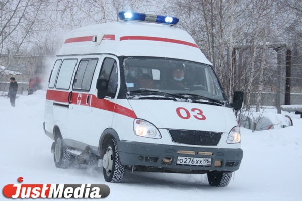 В Екатеринбурге автоледи на Skoda Octavia сбила женщину с коляской. ФОТО - Фото 1