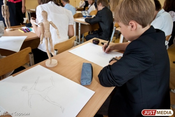 Скандал в Екатеринбурге: школы отказываются принимать детей по месту жительства из-за тех, кто купил временную прописку - Фото 1