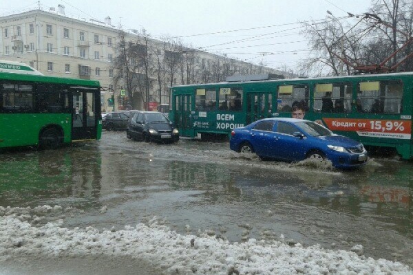 В Екатеринбурге снова затопило Втузгородок - Фото 1