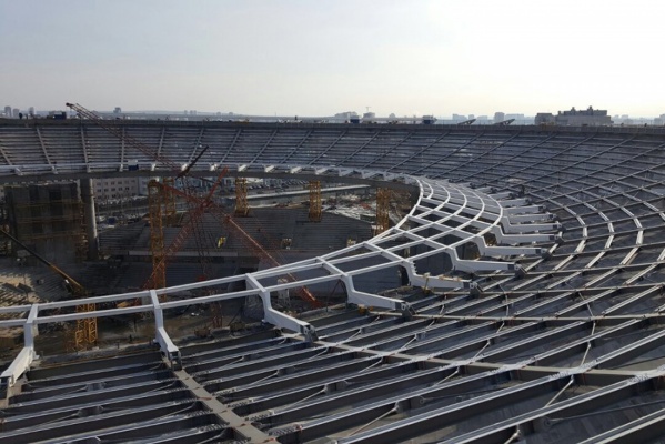 На «Екатеринбург-Арене» начали монтаж крыши. ФОТО - Фото 1
