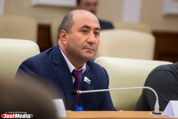 Мандатная комиссия заксо пожалуется на поведение депутата Карапетяна лидеру эсеров Миронову - Фото 1