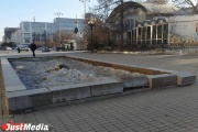 В сквере Попова развалился фонтан. В администрации утверждают, что «это нормально». ФОТО