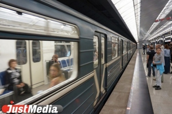 Из-за взрывов в Северной столице в метро Екатеринбурга перешли на усиленный режим работы - Фото 1