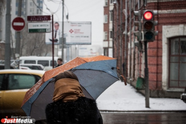 МЧС вновь объявило штормовое предупреждение и просит свердловчан не покидать дома и офисы - Фото 1