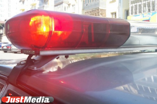 В Ревде пьяный водитель Mazda чудом выжил после столкновения с тягачом - Фото 1