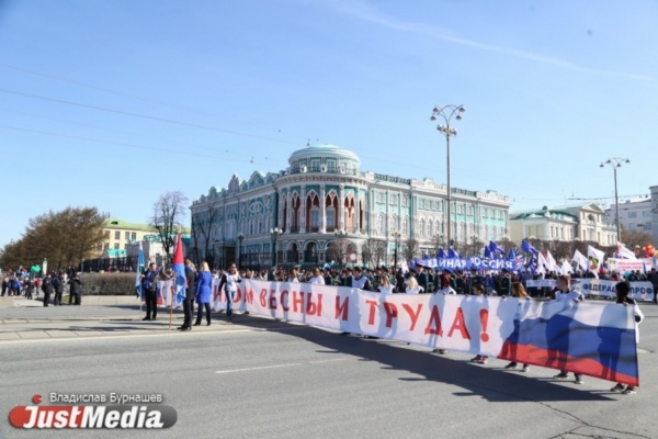 В первомайских демонстрациях приняли участие около 100 тысяч свердловчан - Фото 1