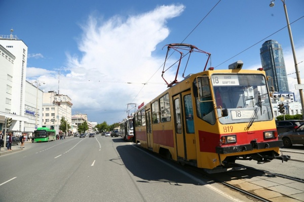 Из-за ДТП на путях в центр Екатеринбурга не пускают трамваи. ФОТО - Фото 1
