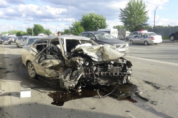  Под Первоуральском пьяный водитель BMW устроил страшную аварию из пяти машин. ФОТО - Фото 1