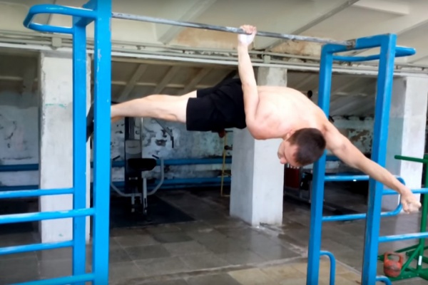 Уличный гимнаст из Нижнего Тагила попал в книгу рекордов России. ВИДЕО - Фото 1