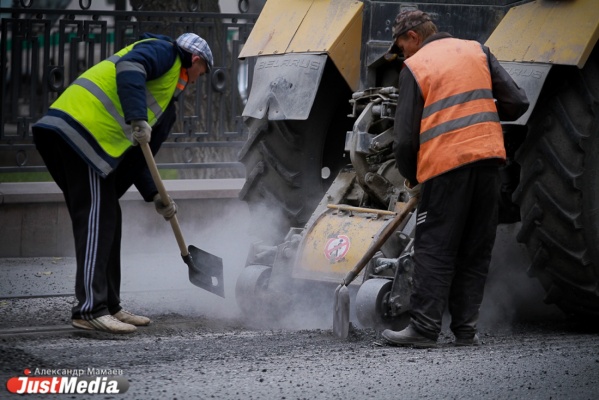 Свердловская ГИБДД: «Организации, ремонтирующие дороги, сами же их и портят» - Фото 1