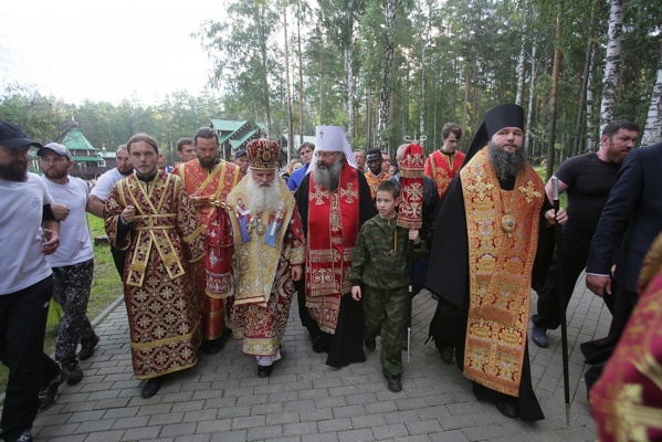 Екатеринбургский крестный ход в память о царе Николае II попал на страницы The Guardian - Фото 1