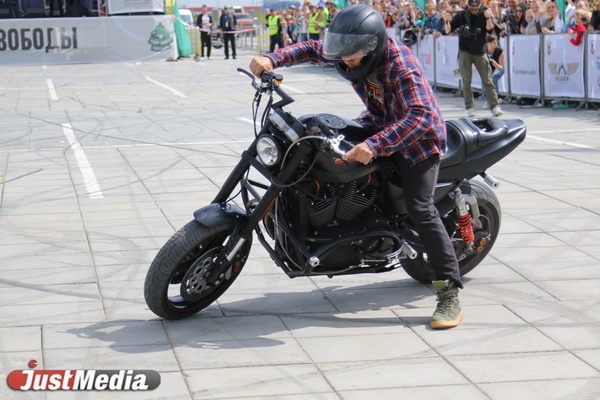 В Серове бесправный водитель «Газели» протаранил мотоциклиста - Фото 1