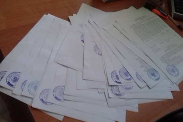 Ройзман показал подписи муниципальных депутатов, собранных для выдвижения на выборы - Фото 1