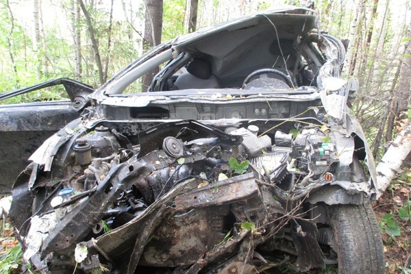 На Серовском тракте в страшной аварии погибла женщина-водитель иномарки - Фото 1