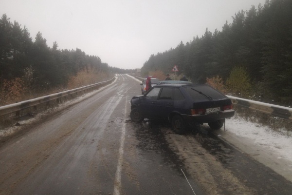 Гололед спровоцировал почти 300 ДТП в Свердловской области. Два человека погибли - Фото 1