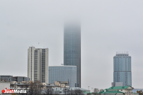 Туман в Екатеринбурге не мешает работе аэропорта Кольцово - Фото 1