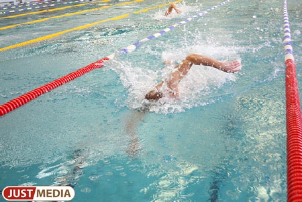 В бассейне Сухого Лога чуть не утонул девятилетний ребенок. Сейчас он в реанимации - Фото 1
