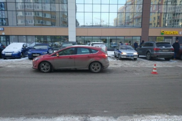 В центре Екатеринбурга водитель Ford Focus сбил подростка - Фото 1