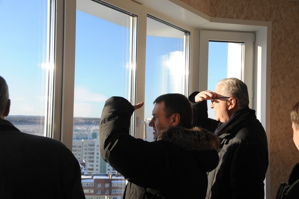 Екатеринбургские фсбшники получили квартиры в новой многоэтажке - Фото 1