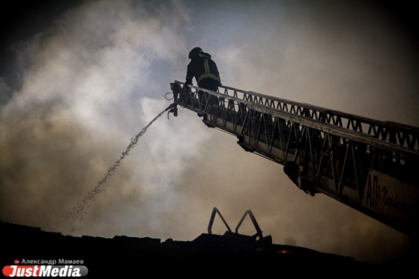 В Первоуральске из горящей пятиэтажки эвакуировали 16 человек - Фото 1