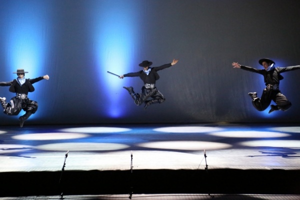 Темпераментные кавказцы представять танцевальное шоу «Огонь Грузии» на сцене Дворца молодежи - Фото 1