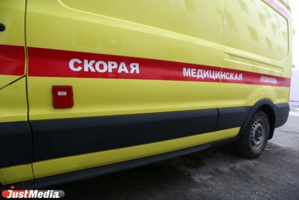 На Серовском тракте в жуткой аварии погибла женщина-водитель иномарки. Позднее в больнице скончалась пассажирка авто  - Фото 1