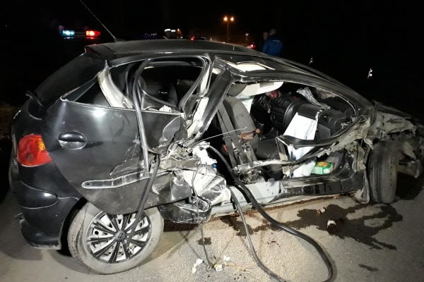 В Екатеринбурге водитель Peugeot въехал в ограждение моста. Погиб человек. ФОТО - Фото 1