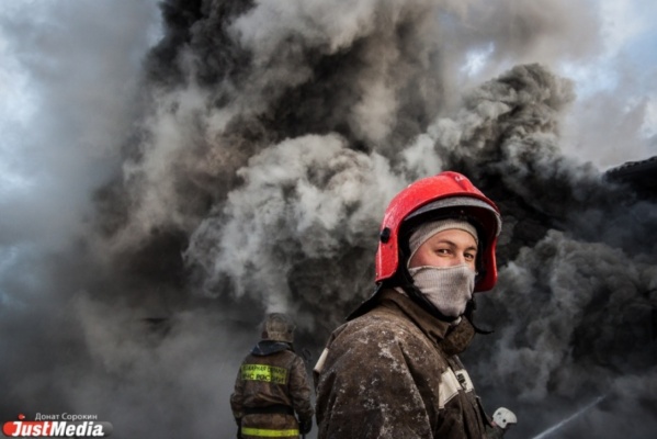 В окрестностях Екатеринбурга сгорели три садовых дома - Фото 1