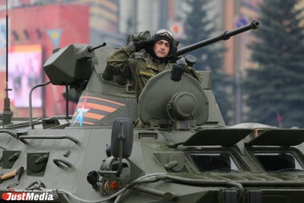 Легендарный танк Т-34 готовят к параду Победы в Екатеринбурге - Фото 1