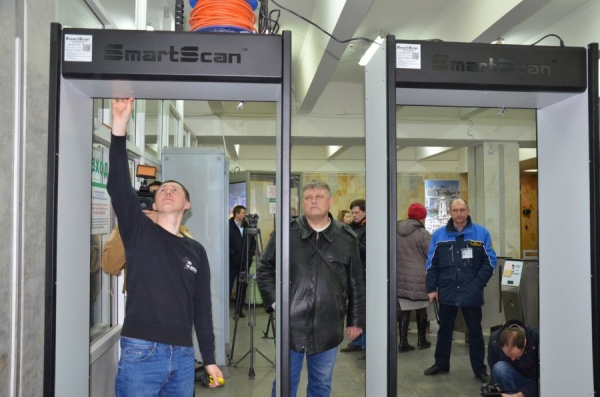 В метро Екатеринбурга установили дополнительные рамки металлодетекторов - Фото 1