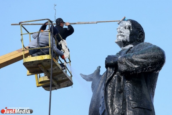 В Екатеринбурге временно демонтируют памятник Ленину - Фото 1
