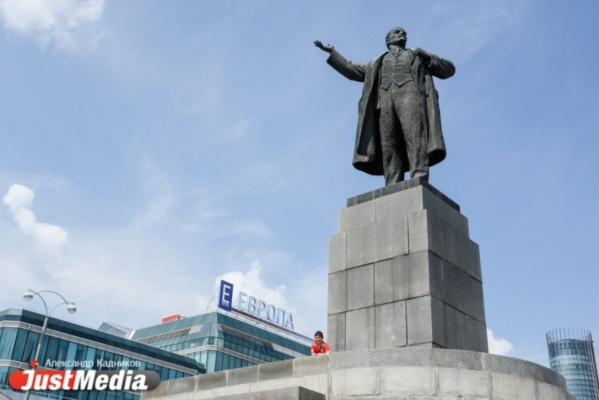Ленина не тронут. В Екатеринбурге во время реконструкции памятника скульптуру демонтировать не будут - Фото 1