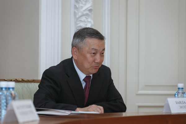 Куйвашев провел встречу с выпускником УПИ, возглавившим администрацию президента Монголии - Фото 1