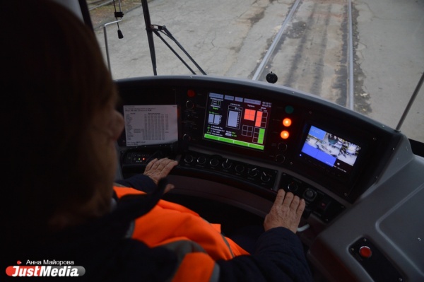 В Екатеринбурге глобально реконструируют трамвайно-троллейбусную инфраструктуру и закупят беспроводные «машины» - Фото 1