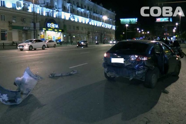 В Екатеринбурге водитель Chevrolet протаранил мотоциклиста. ФОТО - Фото 1