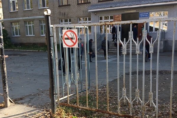 Екатеринбургские больницы и школы проверили на соблюдение закона о запрете курения - Фото 1