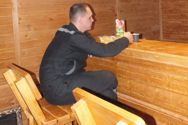 На Урале открылось кафе, в котором насильники и убийцы могут отвлечься от серых будней - Фото 1