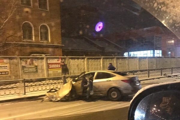 В Екатеринбурге из-за гололедицы произошло несколько страшных аварий - Фото 1