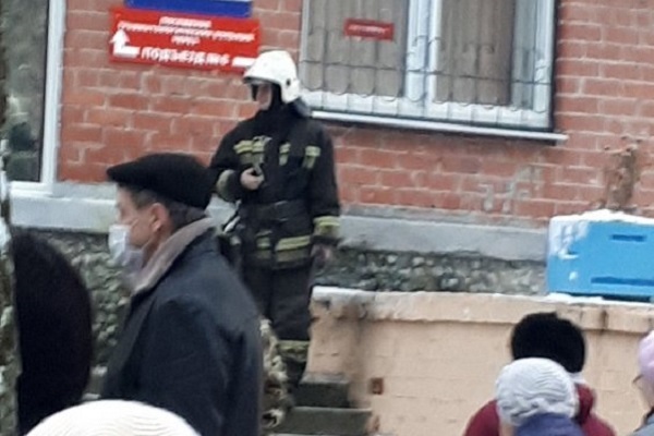 В Екатеринбурге эвакуировали городскую больницу №24 из-за забытой врачом сумки с оборудованием - Фото 1