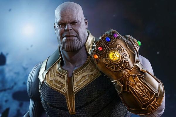 Шесть екатеринбургских гиков будут каждый день смотреть фильмы Marvel в холле торгового центра ради путевки в Турцию - Фото 1