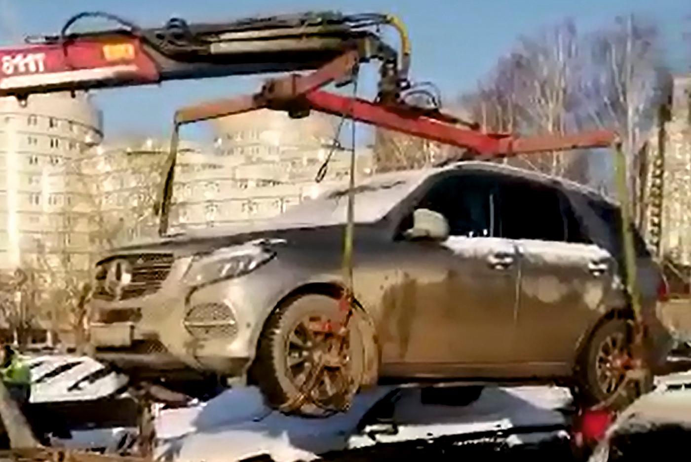 Судебные приставы пришли к жильцу элитного ЖК на улице Никонова - Фото 1