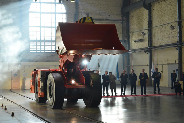 УГМК представит на ИННОПРОМе новую шахтную машину, огнестойкие кабели и digital-технологии в образовании - Фото 1