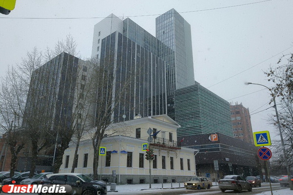В Екатеринбурге выпал первый снег - Фото 1