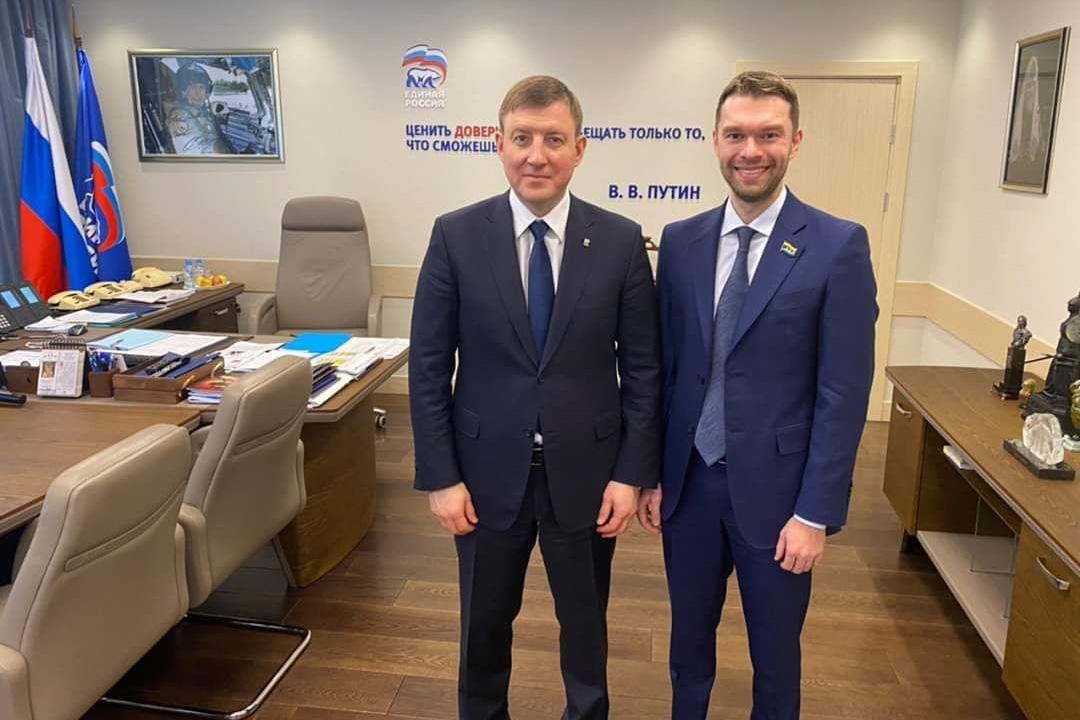 Турчак обсудил политические планы с екатеринбургским депутатом, писавшим ему письмо по ЦУМу - Фото 1