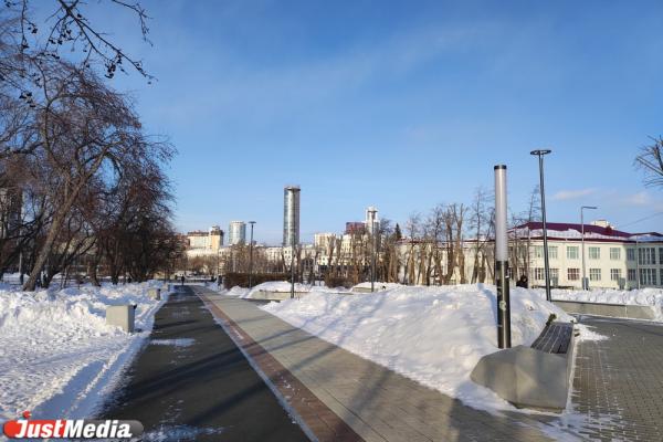Будем слушать весеннюю капель. В Екатеринбурге +4 градуса, но мокрый снег  - Фото 1