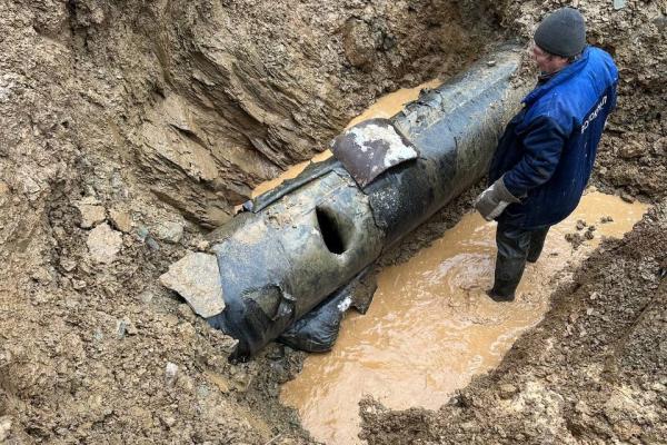В Первоуральске устранили аварию на водопроводе, из-за которой город остался без воды - Фото 1