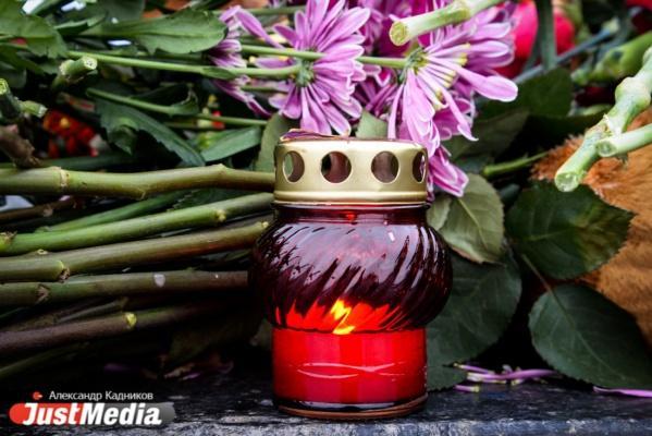 Вандалы сожгли мемориал жертвам теракта в «Крокусе» в Новой Москве - Фото 1