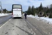 Под Североуральском в ДТП столкнулись автобус и два грузовика