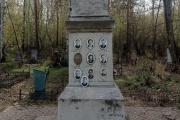 Вандалы осквернили мемориал дятловцев на Михайловском кладбище Екатеринбурга
