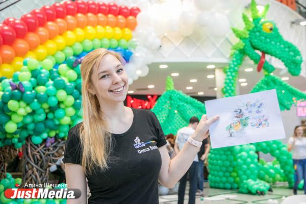 В центе Екатеринбурга появилась инсталляция-сказка о Питере Пэне из ста тысяч воздушных шаров - Фото 4